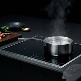 Ponve na indukcijski kuhalni plošči AEG