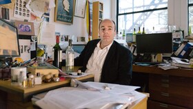 Charles Spence pri svojem univerzitetnem proučevanju