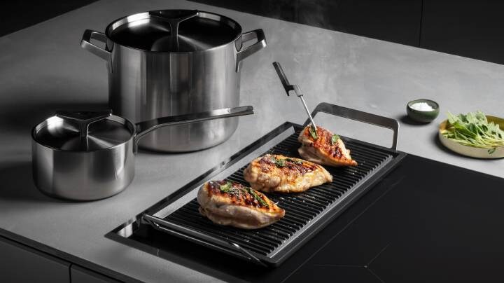 Grilled chicken on 9000 sensepro hob